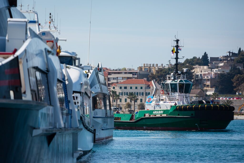 Damen delivers ASD Tug 2811 to Brodospas New vessel named Hrabri in ceremony in Croatia