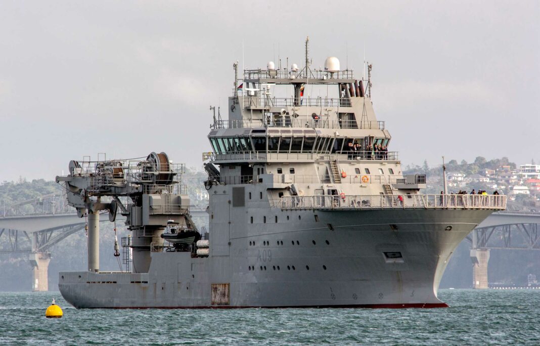 HMNZS Manawanui, Auckland