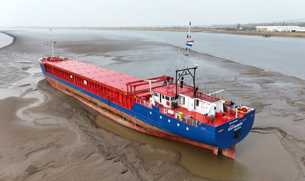 Cargo ship H&S Wisdom aground in Humber