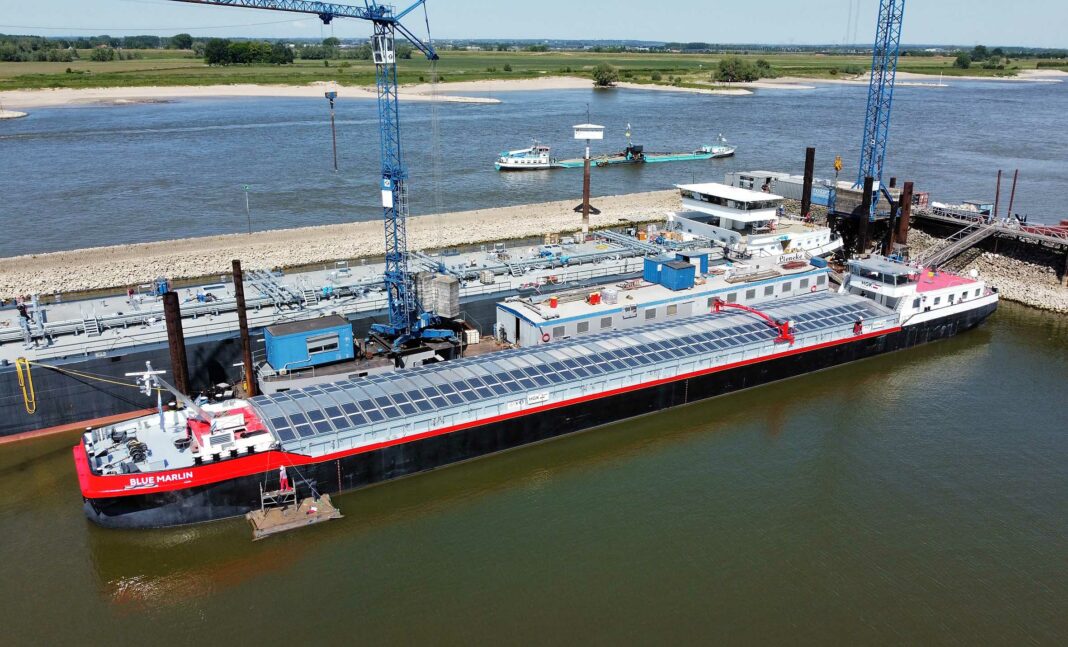 Dutch solar innovator Wattlab has delivered a breakthrough energy system for HGK Shipping’s cargo vessel Blue Marlin, marking a major step forward in sustainable inland shipping.