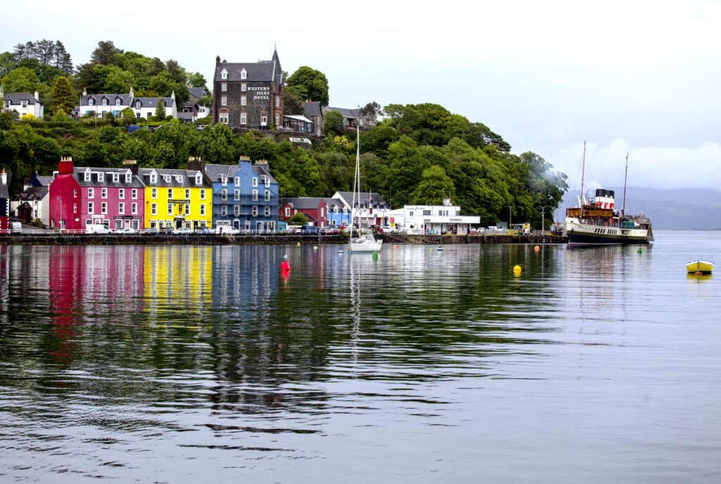 Waverley sits alongside Tobermory on 26th May after poor weather caused planned cruise to Tiree to be cancelled. ANDREW YOUNG